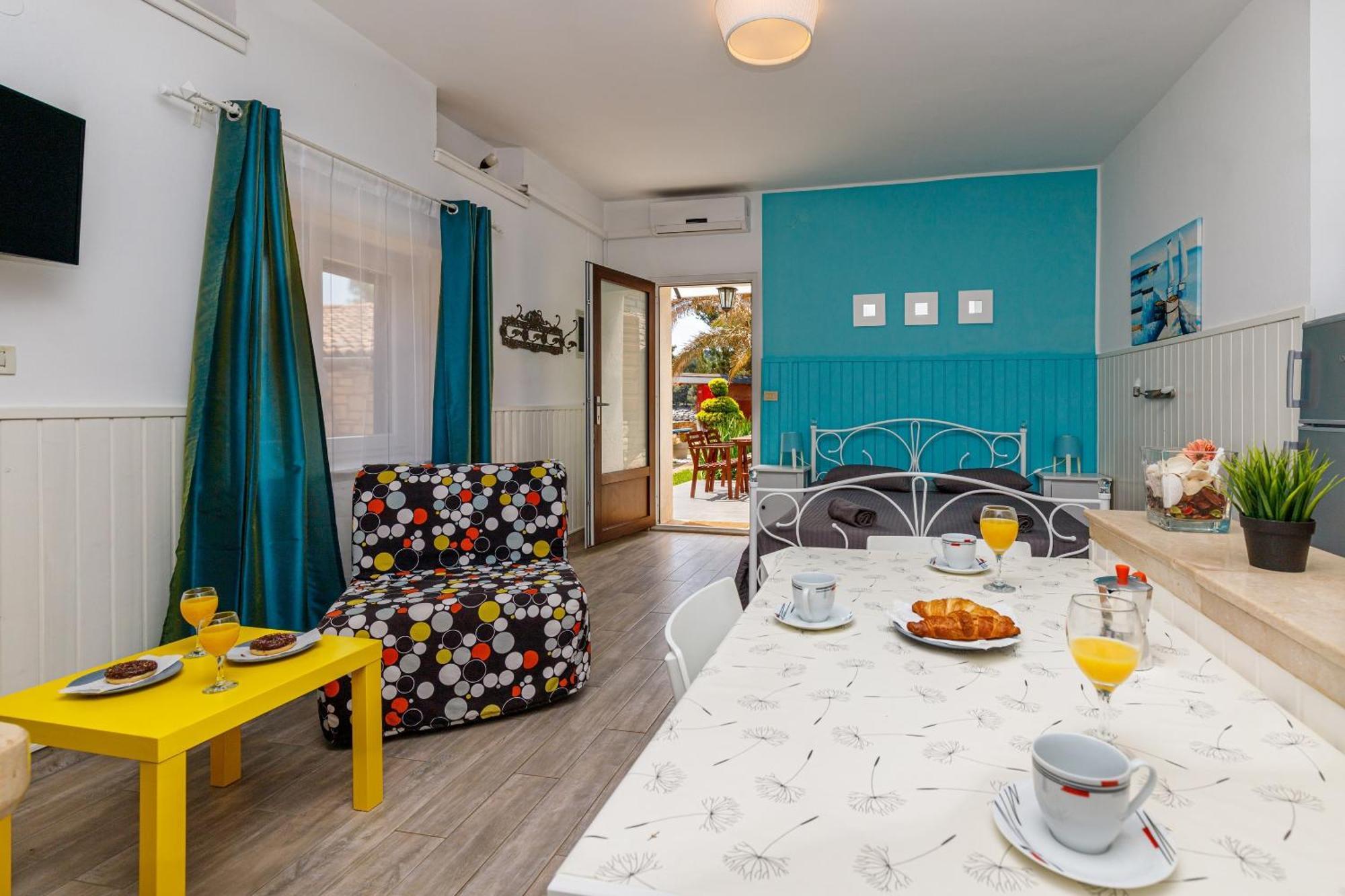 Cuvi Beach Apartments ロヴィニ 部屋 写真
